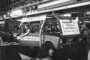 19 апреля 1970 года АО "АВТОВАЗ" выпустило первые автомобили  - ВАЗ-2101